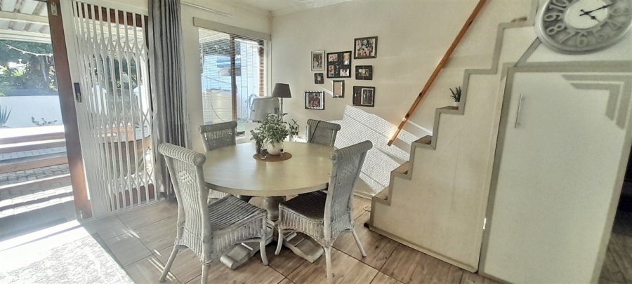 2 Bedroom Property for Sale in Paradise Beach Eastern Cape